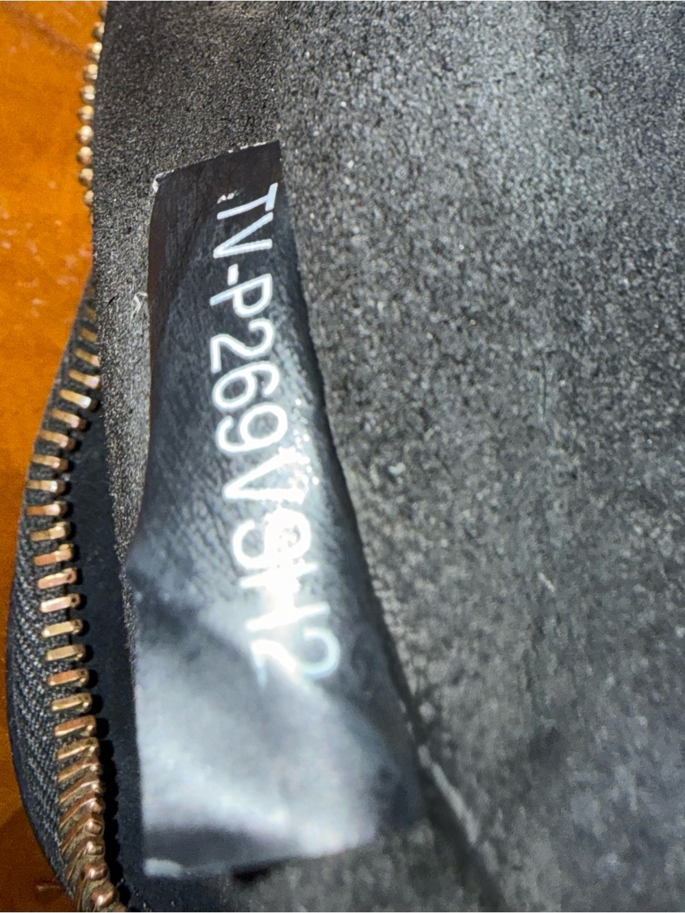Valentino Garavani Rockstud Large Leather Zip Pouch Black - Picture 7 of 10
